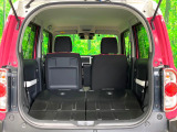 普段のお買い物や通勤、送迎等に十分な荷室スペースを確保しております。セカンドシートを倒すと、大きな荷物の積載も可能です♪