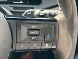 ハンドルの右側にはプロパイロットシステムのスイッチが付いているので、高速道路の運転が楽になりますよ!左側のオーディオ操作のスイッチにて音量調整等をナビを直接触ることなく操作ができます。