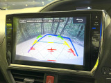 【バックカメラ】駐車時に後方がリアルタイム映像で確認できます。大型商業施設や立体駐車場での駐車時や、夜間のバック時に大活躍!運転スキルに関わらず、今や必須となった装備のひとつです!