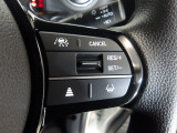 ハンドル右側にはクルーズコントロールのスイッチが装備され運転中の操作も安心して行えます!