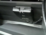 運転席から手の届く位置に ETC2.0付いております。高速道路の料金所もスムーズに通過できますよ♪