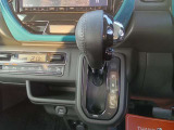 トランスミッションはCVTシフトノブは本革巻