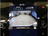 後方の映像を車内の11.6インチディスプレイに表示。 ステアリング操作に連動して動くガイドラインが、駐車や車庫入れをよりスムーズにサポート。狭いスペースでも安心して操作できる頼れる機能です。