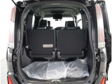 開口部の広いラゲージスペースは、ゴルフバックなどの荷物もラクラク積み込めます。