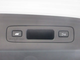 ハンズフリーアクセスパワーテールゲートを装備しています。予約クローズ機能を使えば、ボタンを押して立ち去るだけで閉扉できます♪