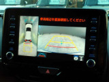 パノラミックビューモニター付きです。車両を上から見たような映像をディスプレイオーディオ画面に表示。運転席からの目視だけでは見にくい、車両周辺の状況をリアルタイムでしっかり確認できます。
