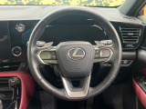 【純正革巻きステアリング】上質な革を使用することで、手にしっかり馴染みとても運転しやすいハンドルです♪