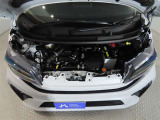 車にとって、とても大切な部分のエンジンルーム。綺麗に清掃済みで安心です。