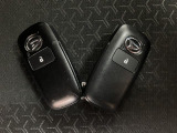 スマートキー機能を有しています!ドアロックの開閉やエンジン始動時にキーをポケットやカバンなどに携帯していればキーを挿さなくてもそのまま手ぶらで可能です!!