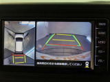 パノラミックビューモニター付きです。車両を上から見たような映像をモニター画面に表示。運転席からの目視では見にくい、車両周辺の状況をリアルタイムでしっかり確認できます。