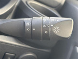 【オートライト(AUTO)】外の明るさをシステムが感知して、自動でヘッドライトが点灯します!ヘッドライトをつけ忘れを防ぐ便利機能です。