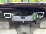 【アイサイト】前方の車両等を検知し、衝突しそうな時は警報で注意を促し、ブレーキを踏む力をサポート。ブレーキを踏めなかった場合は衝突被害軽減ブレーキが作動、衝突回避をサポートします。