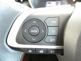 【ステアリングスイッチ】ステアリングから手を伸ばさなくても簡単にオーディオコントロールできますので、安全ですね。
