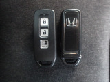 スマートキー付!キーを取り出さなくてもドアロックの施錠・開錠、エンジンの始動が出来ます!雨の日や荷物の多い日にとても便利ですね♪