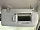 【運転席サンバイザー】鏡が付いているのでメイク直しなどにも便利★