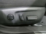 パワーシート搭載。微妙な調整が手軽にでき、最適なポジションで運転することが可能です。