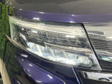 【LEDヘッドライト】悪天候や夜間走行時も良好な視界を確保し安心して運転できる高輝度LEDヘッドライトを装備!点灯速度が早く、消費電力も抑えられています。