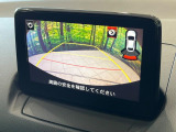 【バックカメラ】駐車時に後方がリアルタイム映像で確認できます。大型商業施設や立体駐車場での駐車時や、夜間のバック時に大活躍!運転スキルに関わらず、今や必須となった装備のひとつです!