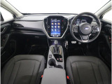 ■視界良好で運転しやすいコックピットです。シンプルで操作性の良いインパネ回りにデザインされ、SUBARUは安全性能に徹底的にまでこだわった視界設計を行っています。