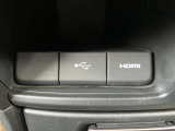 センターコンソール部にHDMIとナビ接続用のUSBジャックがございます。音楽や動画の再生などの接続にご使用いただけます。