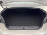 積み下ろしのしやすいデッキにはたっぷりと荷物を積み込んでいただけます。遊びから仕事まで、様々なシーンで頼れます♪