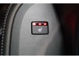 シートヒーターは後部座席にも装備されております!