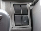 運転席ヒーターシートはうれしい装備です。寒い冬も快適です(*^^)v