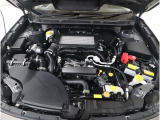 スバルと言えば水平対向エンジン。車体の低い位置に搭載されているので、万一の衝突時には、エンジンルームの下へ潜り込み、室内の乗員の被害軽減に貢献致します。
