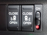 運転席からもスライドドアをボタン操作でスピーディーに開閉できます!またスマートキーでも操作できるので便利です。