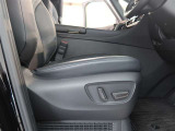 パワーシート搭載。微妙な調整が手軽にでき、ピッタリなポジションで運転することが可能です。