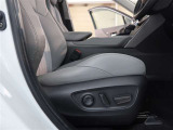 パワーシート搭載。微妙な調整が手軽にでき、ピッタリなポジションで運転することが可能です。