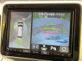 【マルチビューカメラシステム】専用のカメラにより、上から見下ろしたような視点で360度クルマの周囲を確認することができます☆死角部分も確認しやすく、狭い場所での切り返しや駐車もスムーズに行えます。