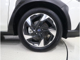 純正18インチアルミホイール装備・タイヤサイズ225/55R18