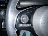 ステアリング左側にはオーディオコントロールスイッチがございます。