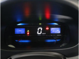 ■視認性に優れた明るいメーターです。抜けの良い運転視界を実現しました。運転時の疲労やストレスを軽減し、安全・安心な運転へ貢献します。