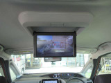 後席用モニター 後席でDVDやTVを楽しめます。
