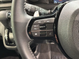 ステアリングにオーディオ操作スイッチが付いています。オーディオ画面に直接タッチしなくても操作が出来ますので、運転に集中できます。