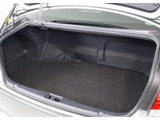 トランクが狭いと思っておりませんか?実際は大容量トランクです!旅行等の長距離ドライブも快適です!また、屋根付きスペースを完備しておりますので、夜間でも、雨でも雪の日だってゆっくりご覧頂けます。