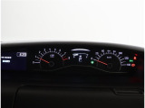 とっても見やすいメーターです。夜間時はラグジュアリーな気分にさせてくれる照明が魅力ですので、夜のドライブも楽しみになりますよ♪