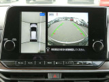 クルマを空から見たような映像が映る、アラウンドビューモニターで、車両周辺の安全確認も一目できます!小さなお子様や障害物も確認できるので、運転のしやすさだけではなく事故防止にも役立ちます♪