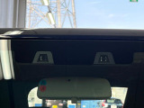 【衝突軽減装置】走行中に前方の車両等を認識し、衝突しそうな時は警報とブレーキで衝突回避と被害軽減をアシスト。より安全にドライブをお楽しみいただけます。
