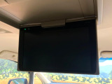 【フリップダウンモニター】大画面モニターで後席でもエンタメをお楽しみいただけます。小さなお子様にも大人気の装備です♪