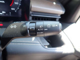 オートライト機能が装備されており暗い場所に入ると車両が検知しライトのON・OFFを自動的に切り替えてくれますので非常に便利な装備です♪