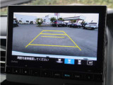 【バックカメラ】駐車が苦手な方でも安心してお乗りいただけます。リバース連動で画面が切り替わるのでとっても便利です。