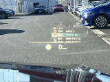 人気のヘッドアップディスプレイ!現在の車速、ナビゲーション・システムによるルート案内の矢印表示、チェック・コントロール、前車接近警告など、さまざまな情報をドライバーの視界内に直接表示いたします!