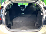 普段のお買い物や通勤、送迎等に十分な荷室スペースを確保しております。セカンドシートを倒すと、大きな荷物の積載も可能です♪