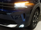 LEDヘッドライトを標準装備。