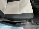 痛みの出やすい運転席シートの角、フロアマット、座面、ともに良好です