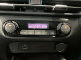 オートエアコン付きですので予め温度設定すれば後はセンサーが感知して設定温度を保ってくれますので快適なドライブが楽しめます。雨の日のガラスの曇りもなく安全な運転ができます。