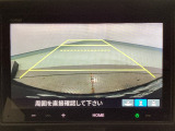 【バックカメラ】運転が苦手な方も車庫入れラクラクです!ギアをリバースに入れれば自動的に切り換わりますので、面倒な操作は不要です♪狭い駐車場もお車を傷つけず安心ですね!
